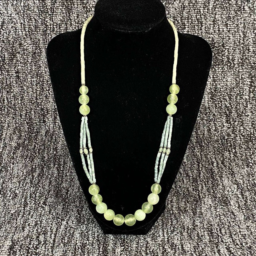 VTG Handmade Light Green Jade Gemstone Beaded Strand Necklace Statement 22"
